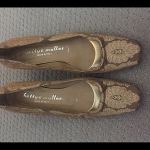 BETTYE MUELLER Gold Kitten Heel